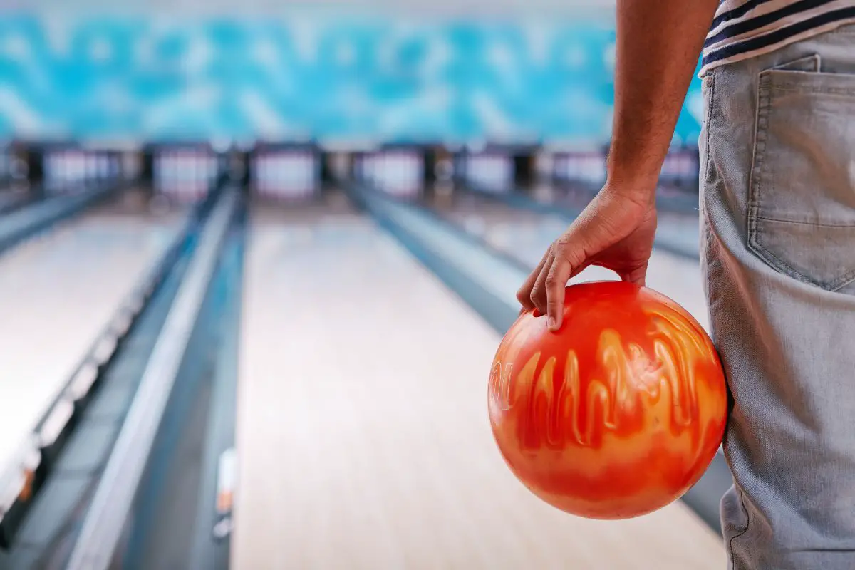 Bowling Ball Weight Guide How To Choose A Bowling Ball (1)