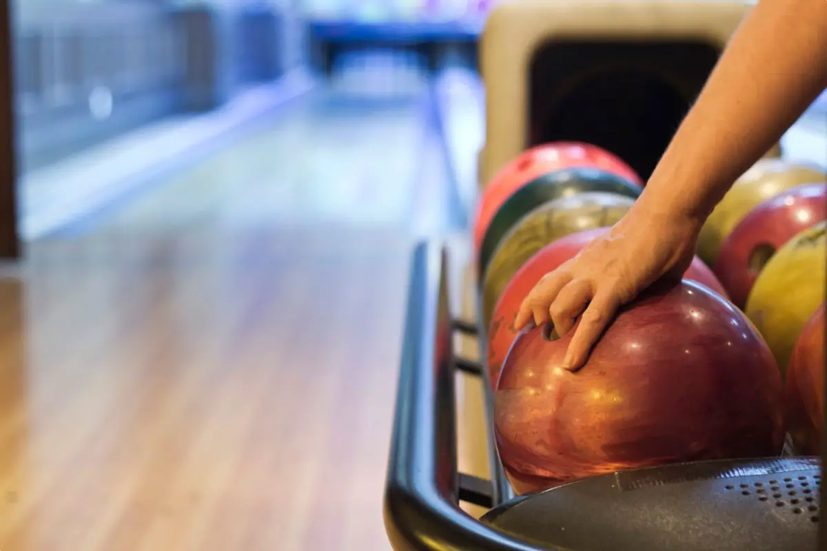 Bowling Ball Weight Guide: How To Choose A Bowling Ball