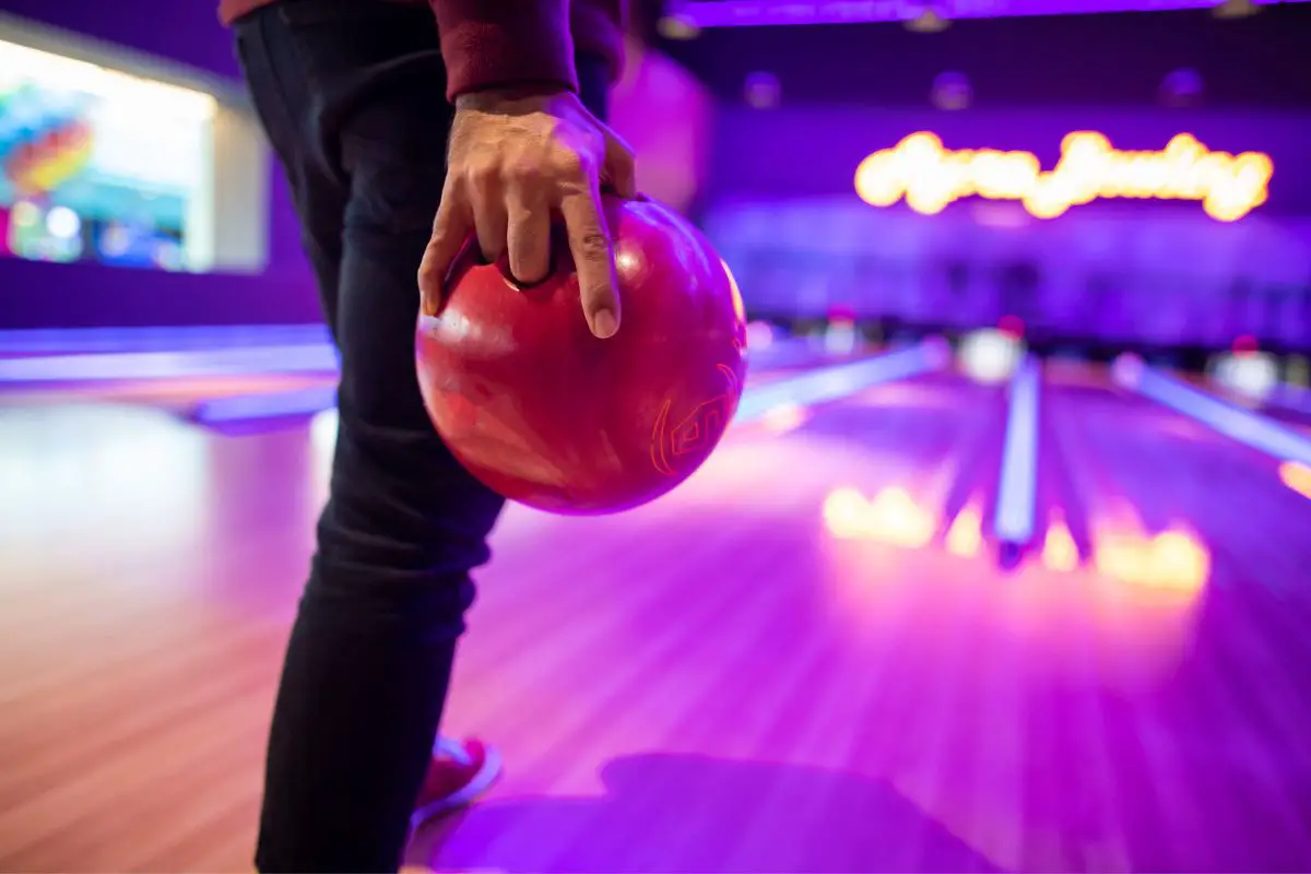 How Do Bowling Balls Differ, And Which Is Best For Me