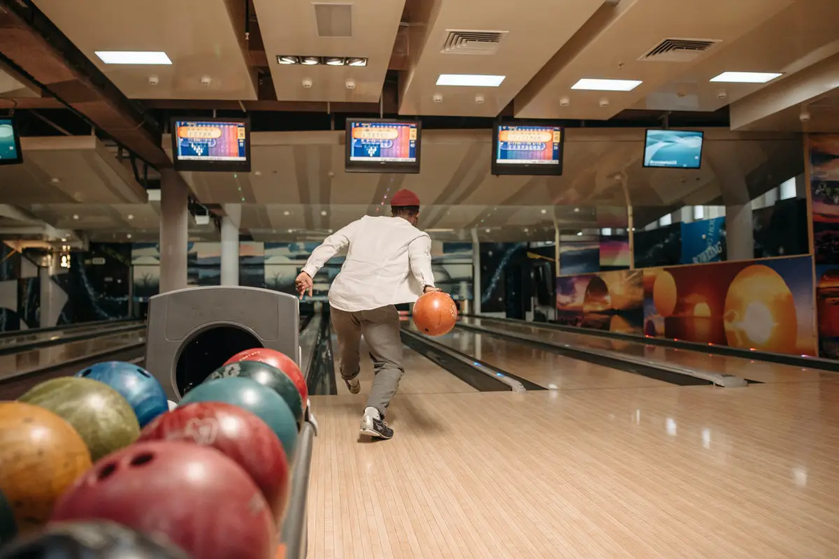 How Many Players Can Use a Bowling Lane at Once
