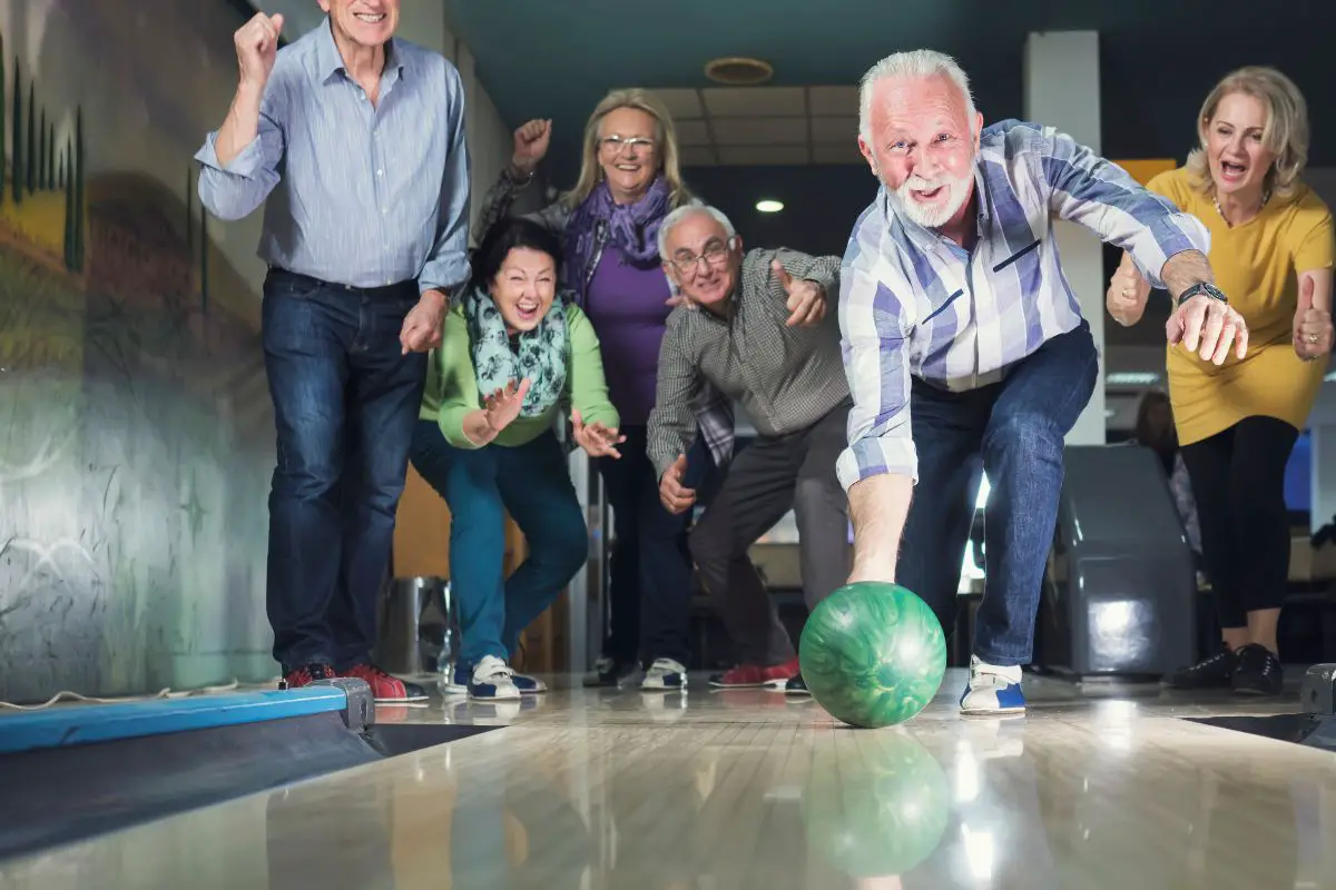 How Many Players Can Use a Bowling Lane at Once