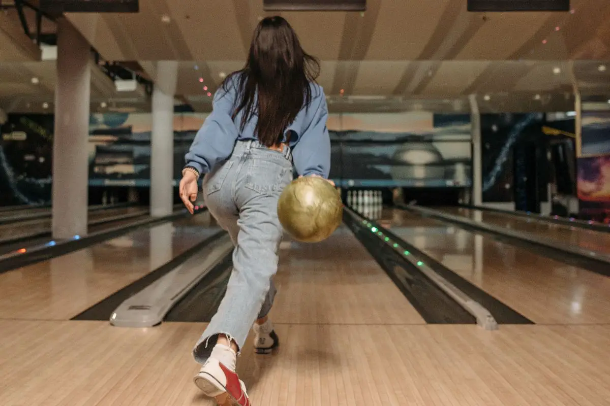 How To Spin A Bowling Ball: Your Ultimate Guide