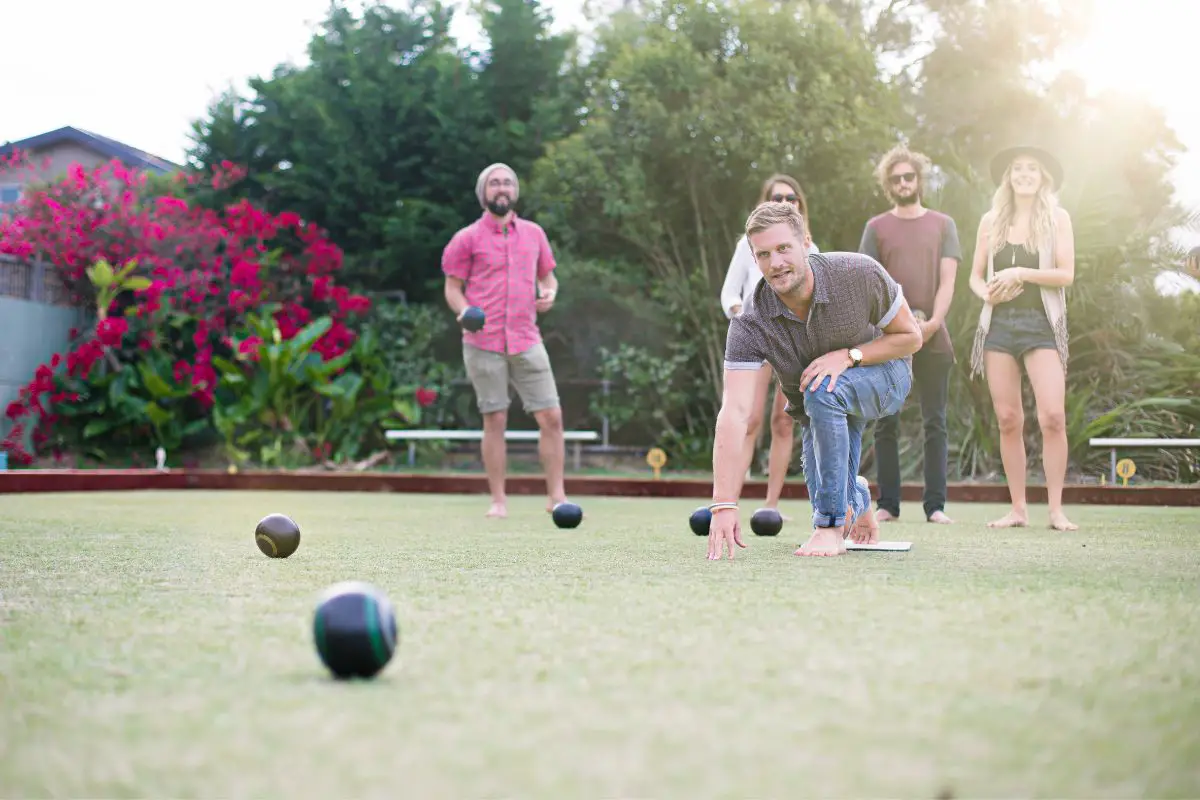 What is lawn bowling